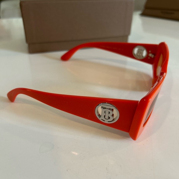 Burberry ASTRID Sunglasses - Orange - Picture 6 of 8